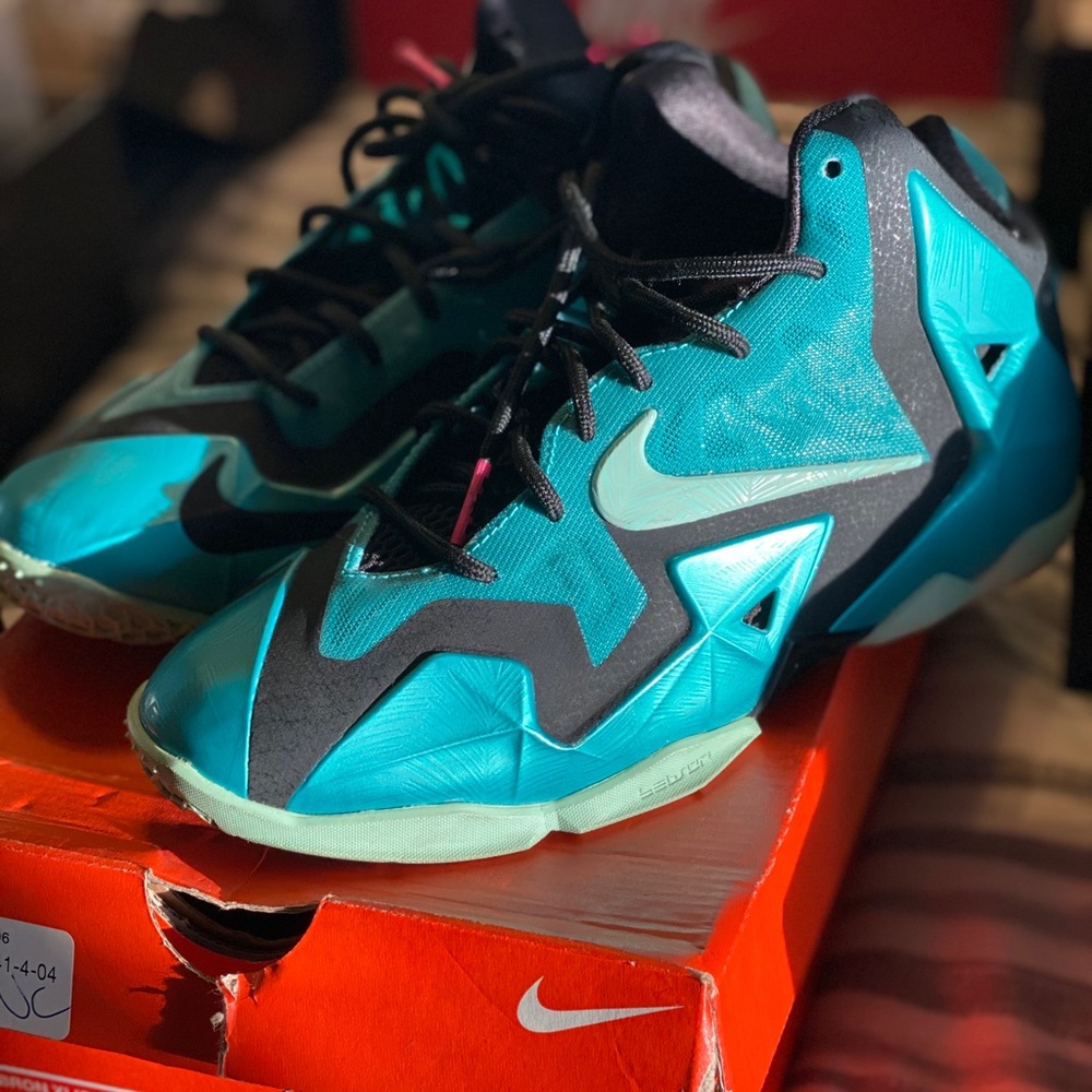 LeBron 11 “south beach”